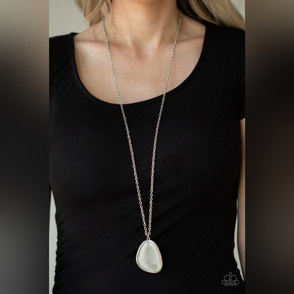 Elegant White Moon Stone Silver Pendant Necklace
